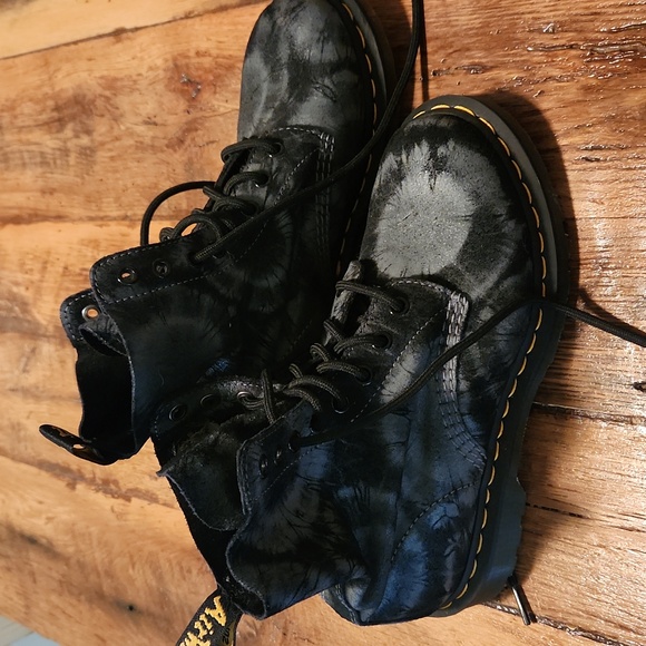 Dr.Martens women's size 7 1460 Pascal tie dye black+charcoal boots EUC - Picture 2 of 5
